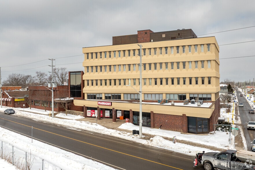 145 Queenston St, St Catharines, ON for lease - Primary Photo - Image 1 of 2