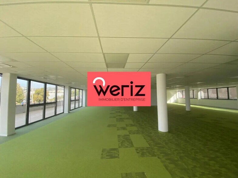 Office in Marseille for lease - Building Photo - Image 1 of 12