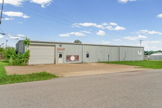 1761 Jardco Dr, Clarksville, TN for lease Interior Photo- Image 2 of 48