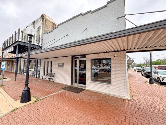 Plus de détails pour 119 E 2nd St, Hallettsville, TX - Bureau/Commerce de détail à louer