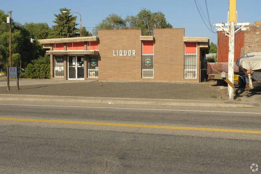 12124 N Market St, Mead, WA à louer - Photo du bâtiment - Image 2 de 2