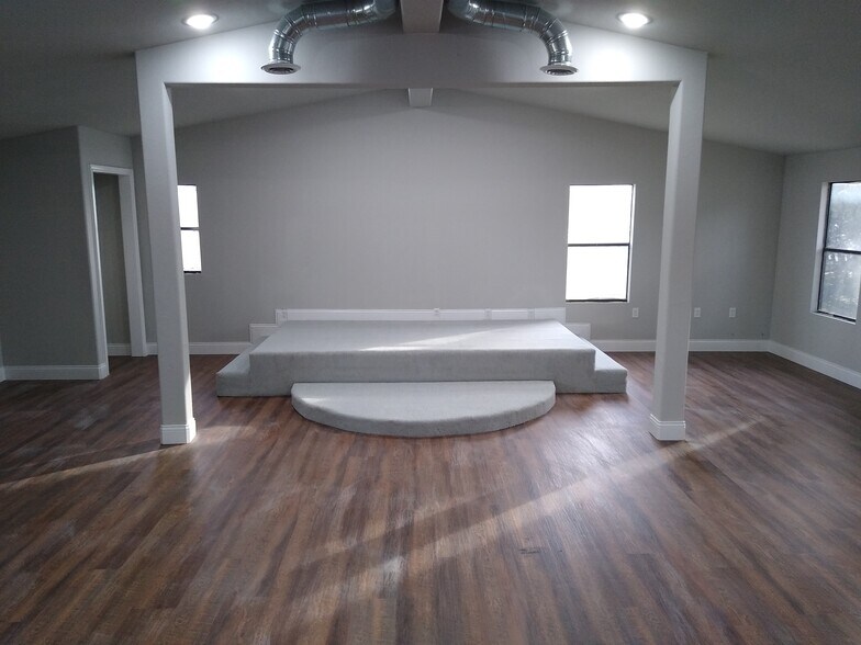 651 New Hope Rd W, McKinney, TX à louer - Photo du bâtiment - Image 2 de 8