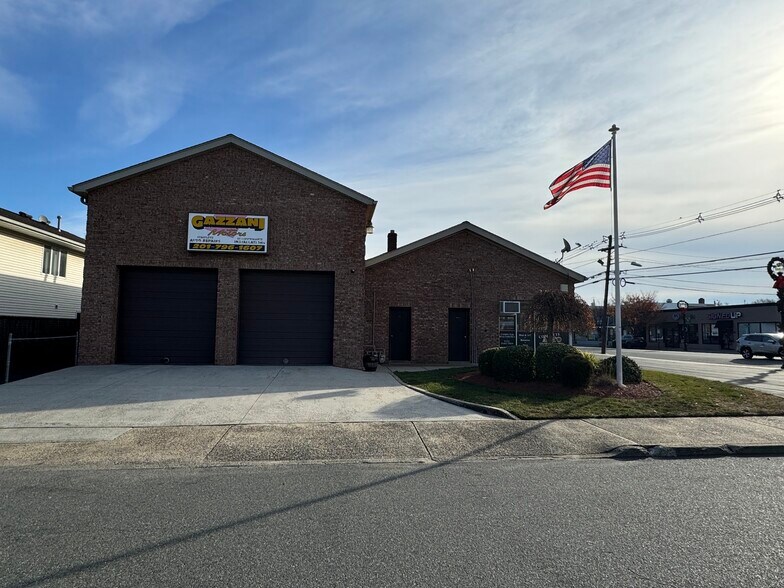 215 Market St, Elmwood Park, NJ à louer - Photo du bâtiment - Image 3 de 4