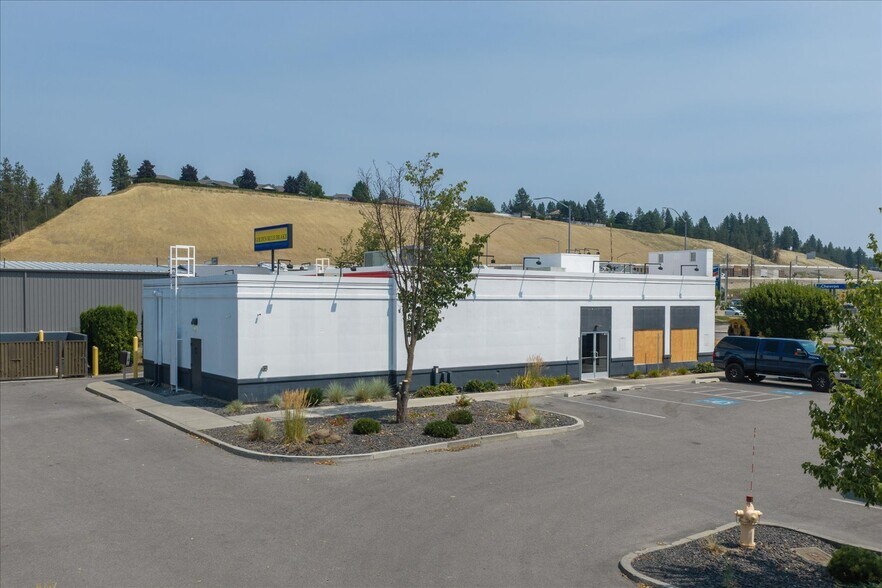 325 N Ross Point Rd, Post Falls, ID à vendre - Photo du bâtiment - Image 1 de 28