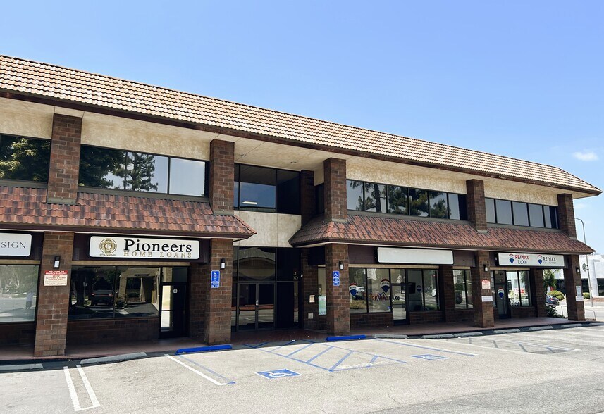 20812 Ventura Blvd, Woodland Hills, CA à louer - Photo du bâtiment - Image 3 de 6