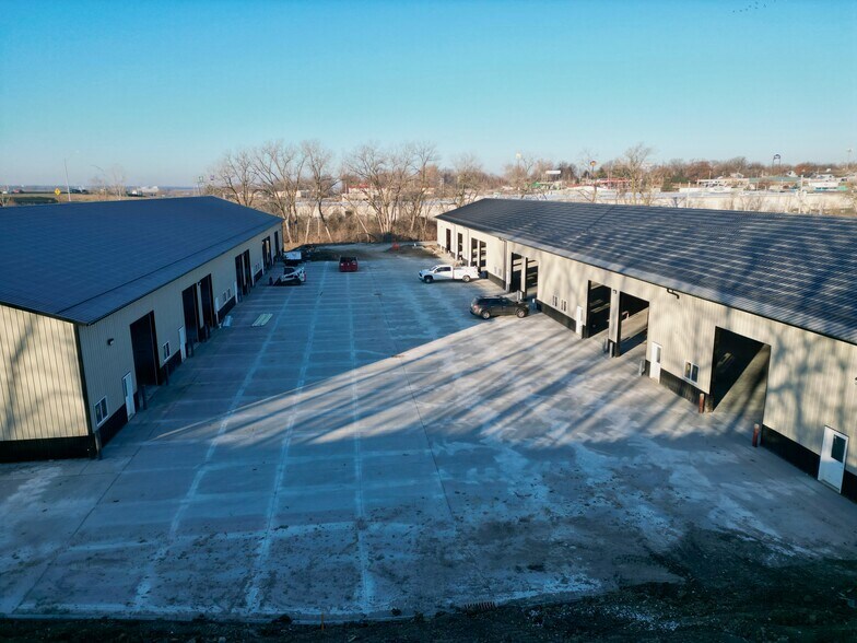 1605 51st Ave, Des Moines, IA à louer - Photo du bâtiment - Image 2 de 20