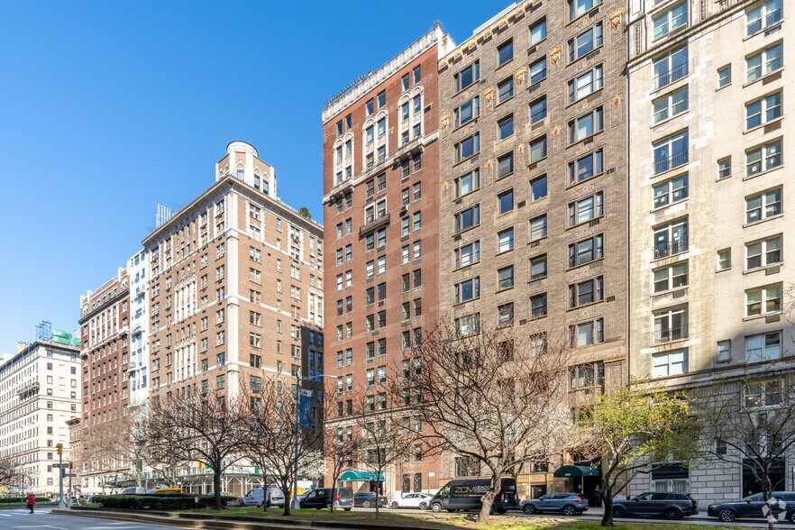 935 Park Ave, New York, NY à vendre - Photo du bâtiment - Image 3 de 5