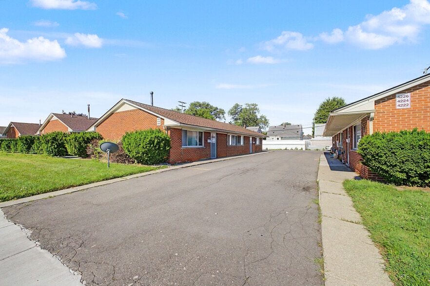 4222 Drouillard St, Lincoln Park, MI for sale - Building Photo - Image 2 of 24