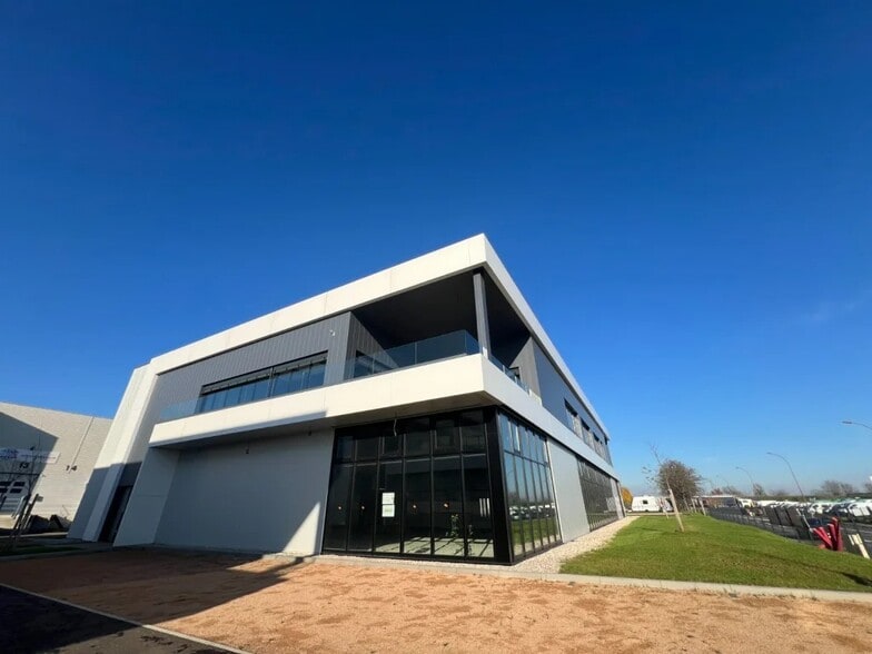 Flex in Arnas for lease - Building Photo - Image 3 of 9