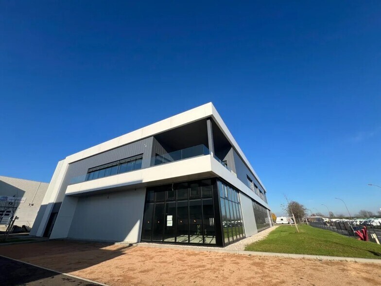 Flex dans Arnas à louer - Photo du bâtiment - Image 3 de 9