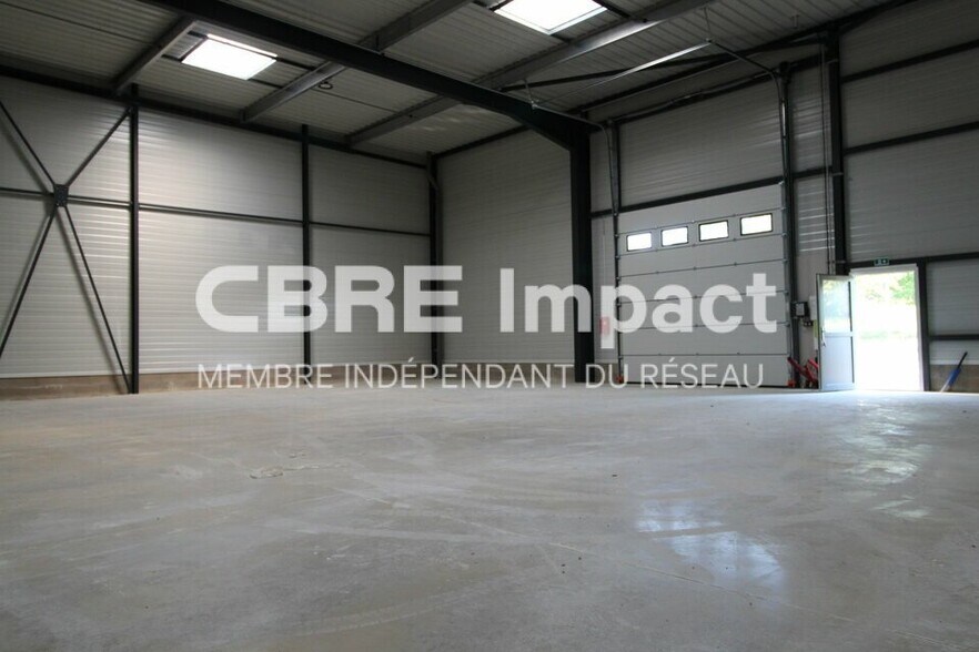 Flex in Reims for lease - Interior Photo - Image 2 of 7