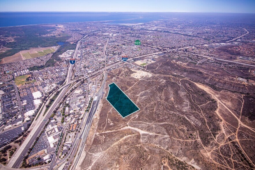 E Beyer Blvd, San Ysidro, CA à vendre - Aérien - Image 2 de 5