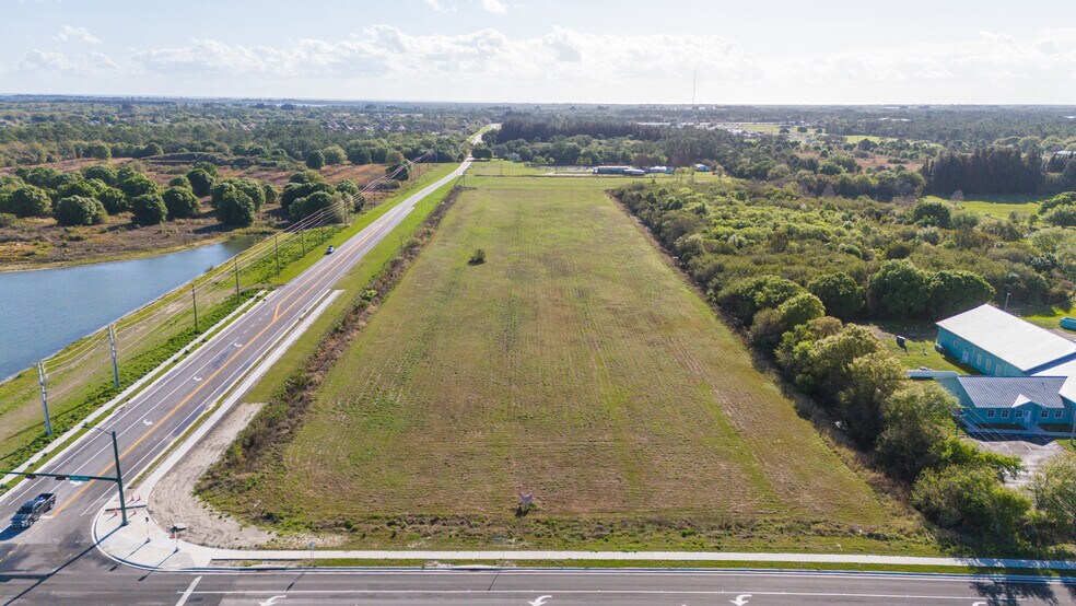 6525 81st st, Vero Beach, FL à vendre - Photo du bâtiment - Image 3 de 24