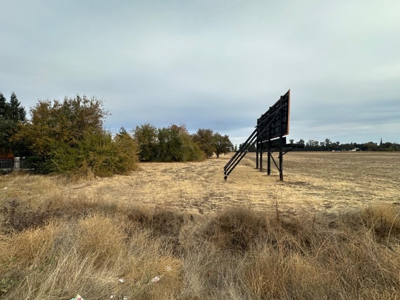 11000 State Rte 99 East Fr rd, Morada, CA for sale - Building Photo - Image 2 of 2