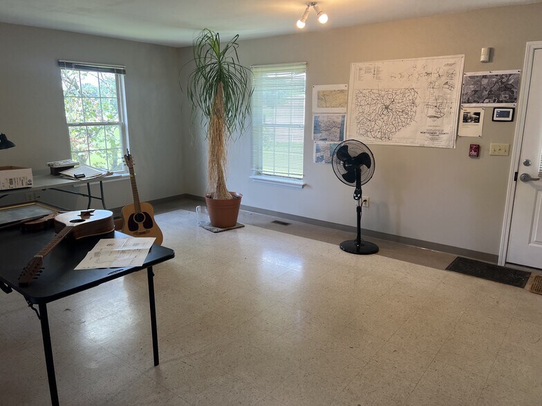 2117 Trenton Rd, Clarksville, TN à louer - Photo intérieure - Image 2 de 8