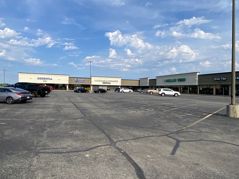 122 W George E Phelps Blvd, Carthage, MO à louer - Photo du bâtiment - Image 1 de 18