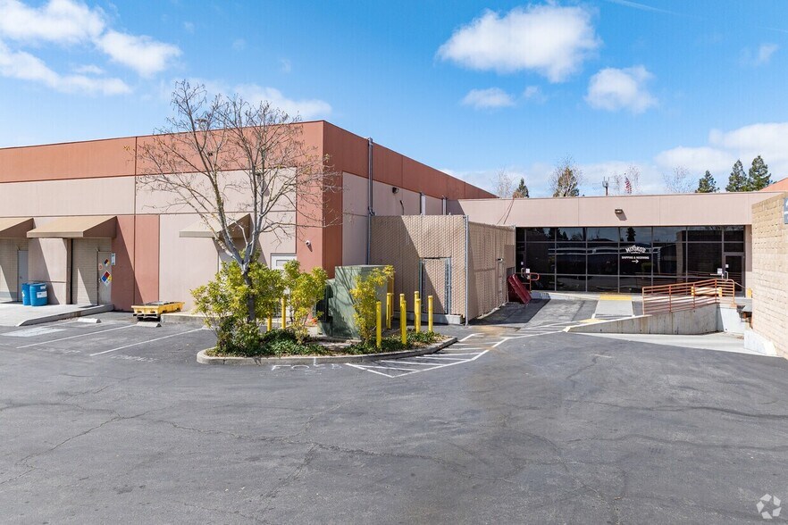 2080-2090 Lakeville Hwy, Petaluma, CA à vendre - Photo du bâtiment - Image 2 de 9