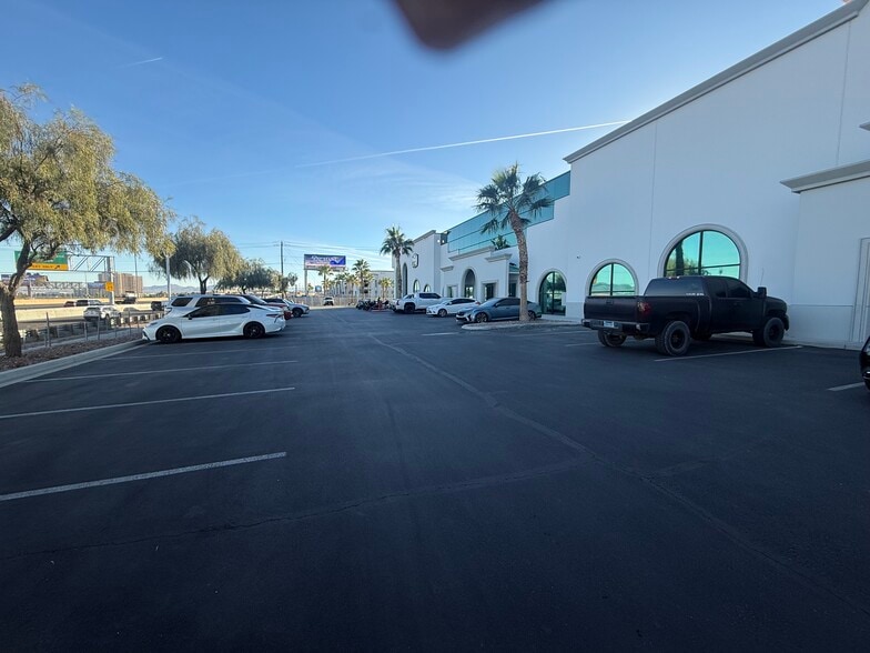 7660 Dean Martin Dr, Las Vegas, NV for lease - Building Photo - Image 3 of 17