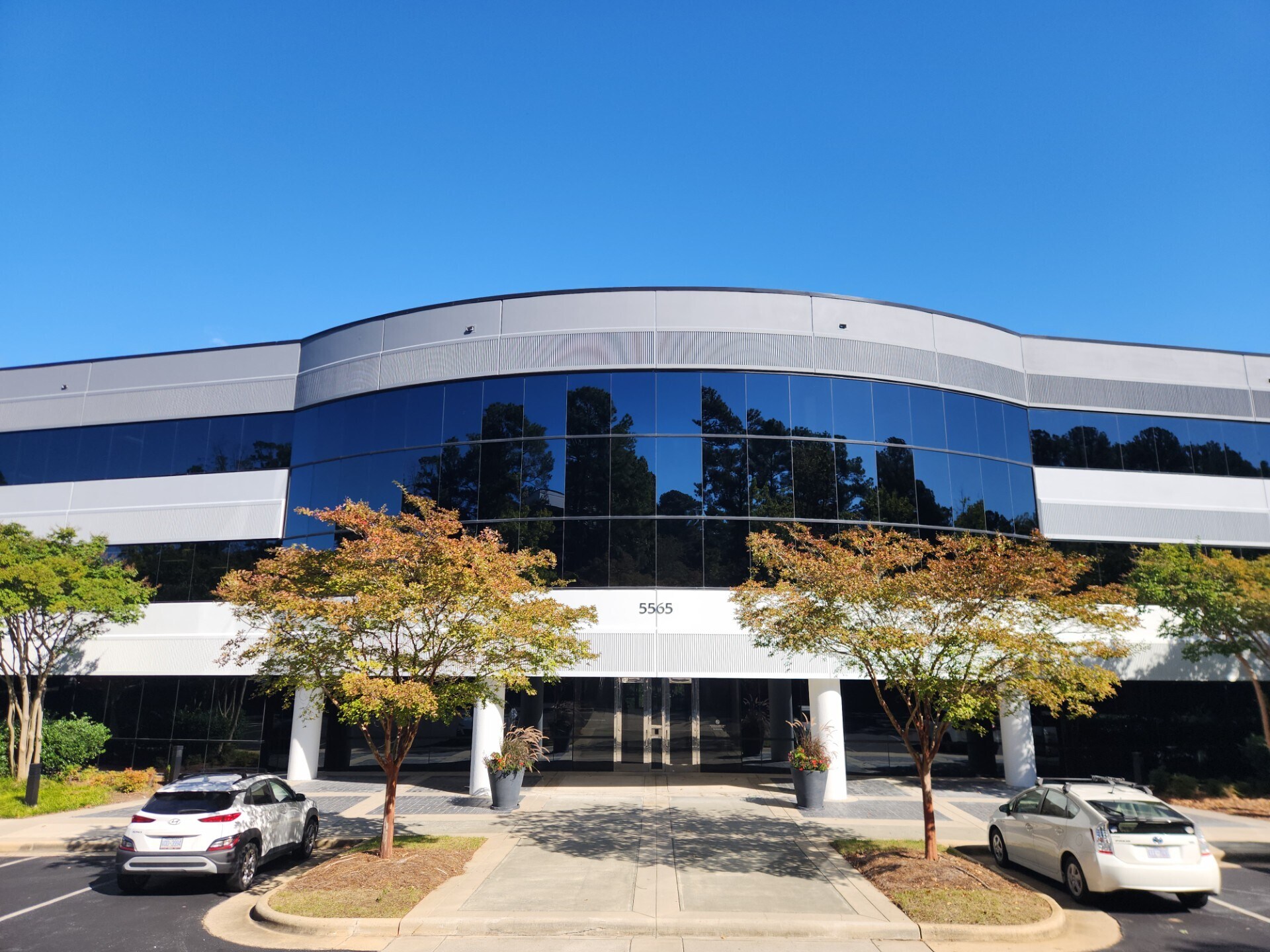 5565 Centerview Dr, Raleigh, NC à louer Photo du bâtiment- Image 1 de 13