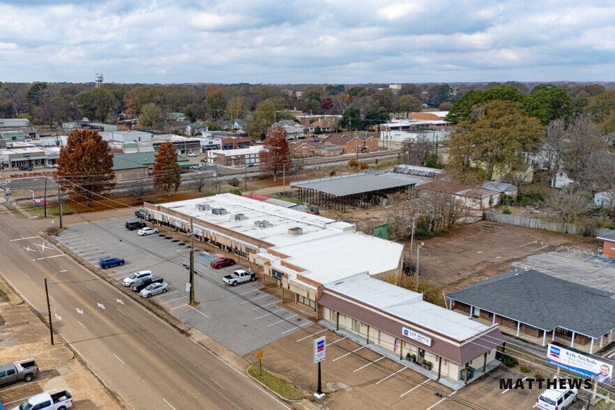 98-110 E Main St, Senatobia, MS à vendre - Photo du bâtiment - Image 2 de 3