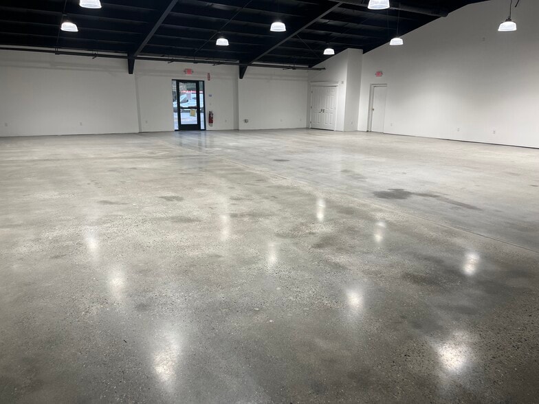 1120 Southampton Rd, Westfield, MA for lease - Building Photo - Image 2 of 6