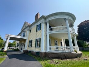 710 Latta Rd, Rochester, NY à vendre Photo du bâtiment- Image 2 de 14