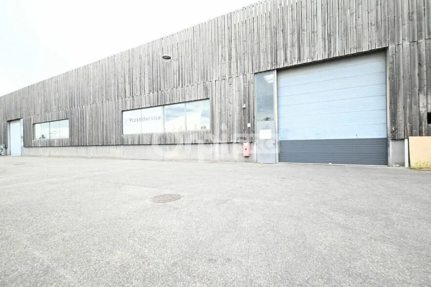 7 Rue Michel Jacquet, Saint-Priest for lease - Building Photo - Image 3 of 5