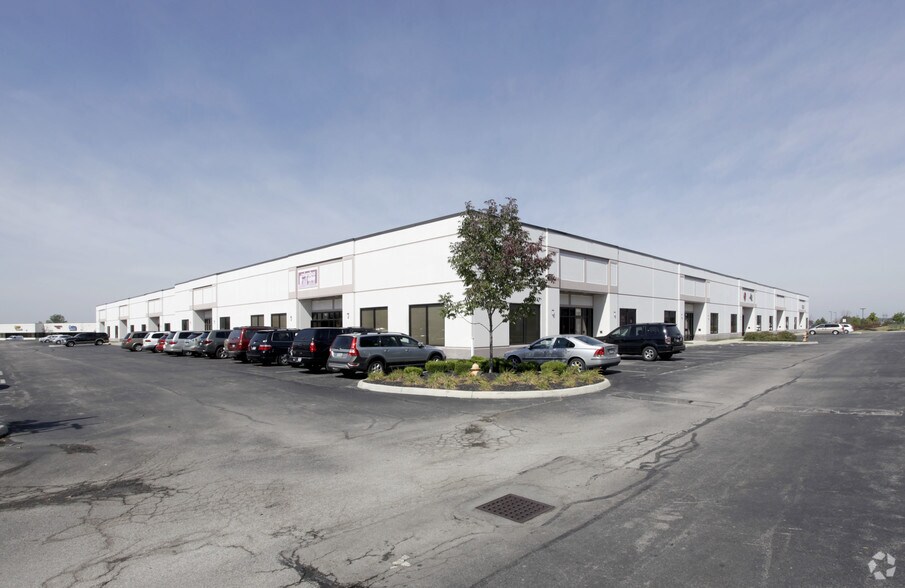 8840-8884 Whitney Dr, Lewis Center, OH à louer - Photo principale - Image 1 de 4