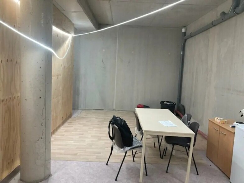 Commerce de détail dans Courbevoie à vendre - Photo intérieure - Image 3 de 6