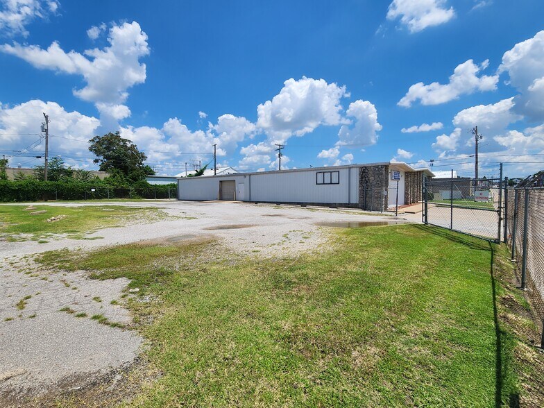 1433 E 6th St, Tulsa, OK for lease - Building Photo - Image 3 of 4