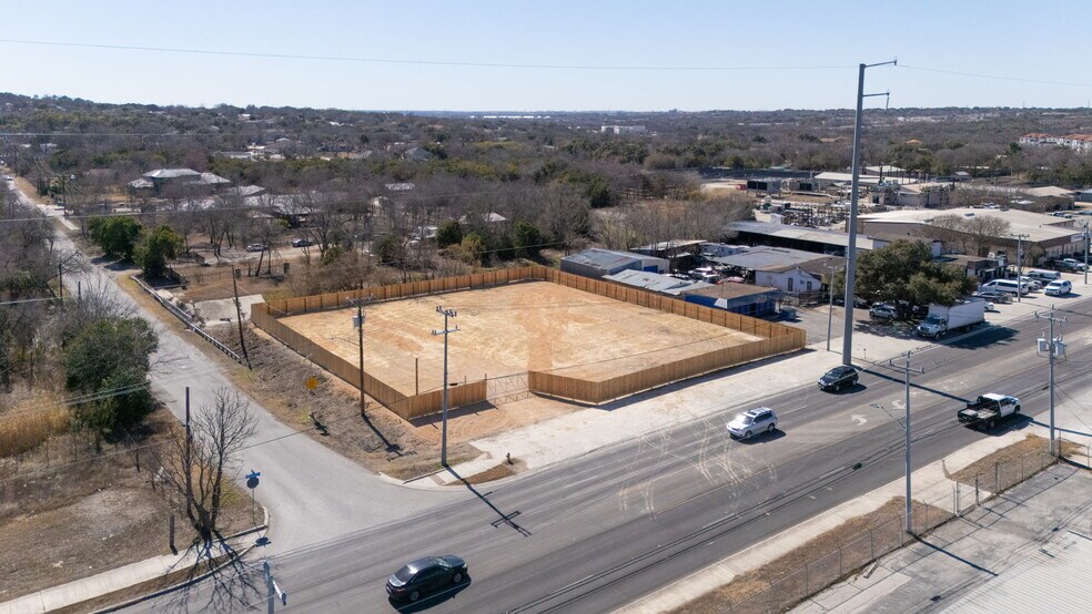5044 Callaghan Rd, San Antonio, TX à louer - Photo du bâtiment - Image 3 de 15