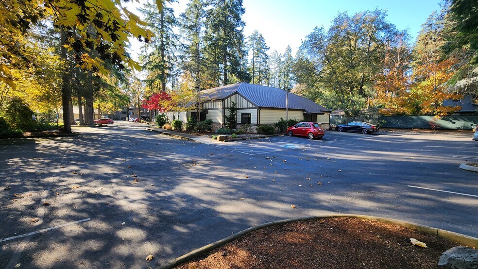 4309 SW Oakridge Rd, Lake Oswego, OR à vendre - Photo du bâtiment - Image 3 de 32