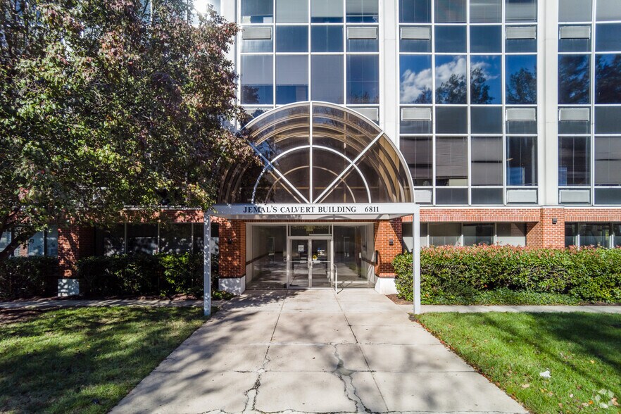 6811 Kenilworth Ave, Riverdale, MD à louer - Photo du bâtiment - Image 3 de 3