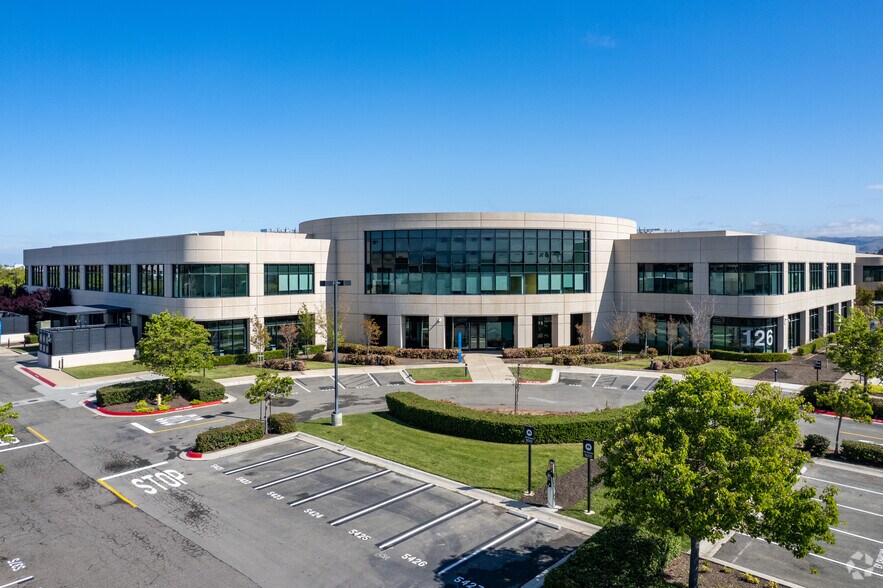 6750 Dumbarton Cir, Fremont, CA à louer - Photo du bâtiment - Image 2 de 6