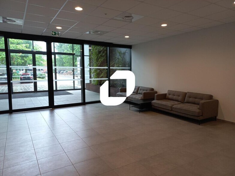 Office in VILLENEUVE-D'ASCQ for lease - Lobby - Image 2 of 9