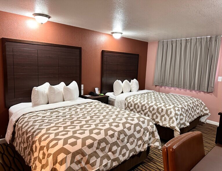 428 Center Ave, Oakley, KS à vendre - Photo du bâtiment - Image 3 de 6