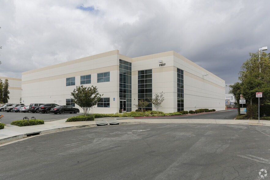 7927 Orion Ave, Van Nuys, CA for lease - Building Photo - Image 2 of 5