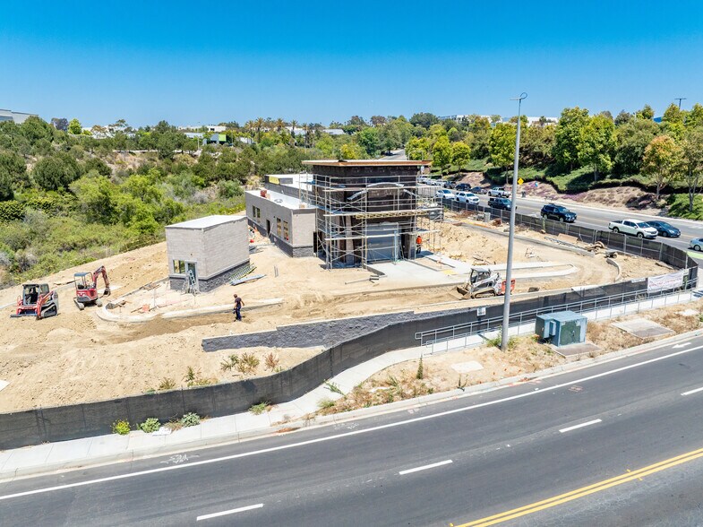 1505 Poinsettia ave, Vista, CA à vendre - Photo du bâtiment - Image 3 de 7