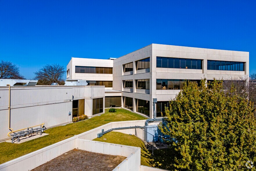 10000 W IH-10, San Antonio, TX à louer - Photo du bâtiment - Image 3 de 8