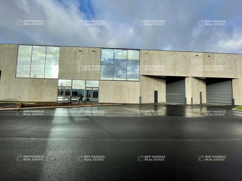 Flex in Seclin for lease - Building Photo - Image 2 of 14