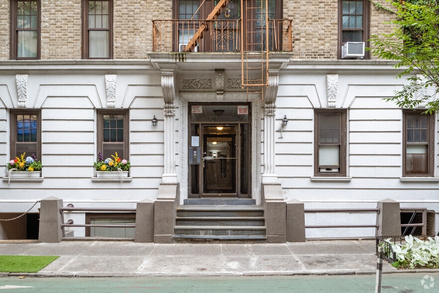 128 W 13th St, New York, NY for lease - Building Photo - Image 3 of 14