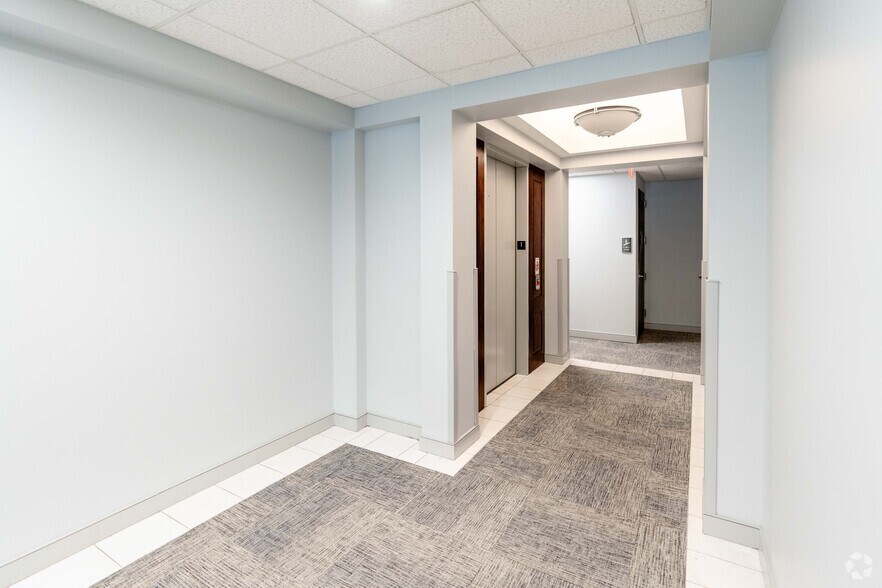 1516 E Franklin St, Chapel Hill, NC for sale - Lobby - Image 3 of 12