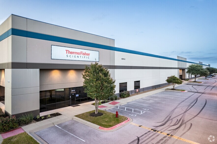 6301 E Stassney, Austin, TX for lease - Primary Photo - Image 1 of 39