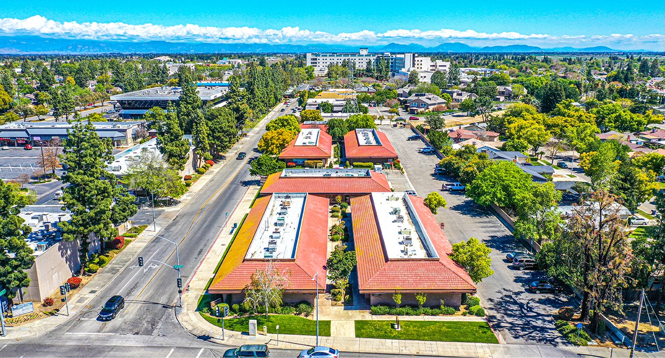 6700 N 1st St, Fresno, CA à vendre Photo du bâtiment- Image 1 de 3