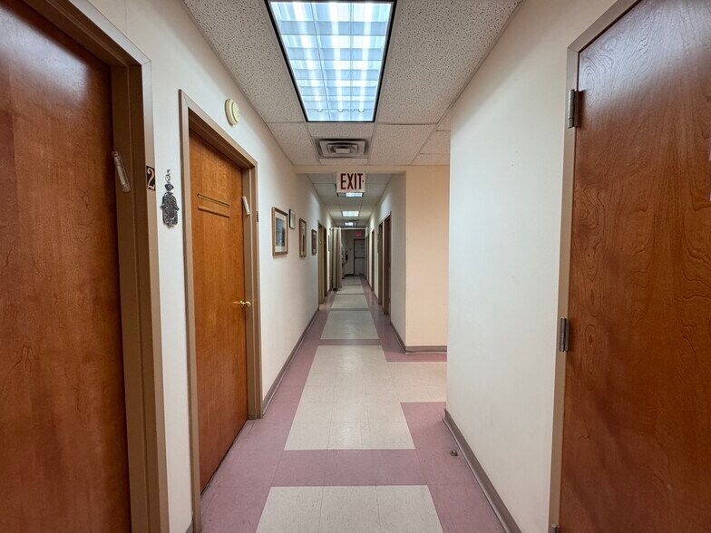 421 Ocean Pky, Brooklyn, NY for sale - Interior Photo - Image 2 of 12