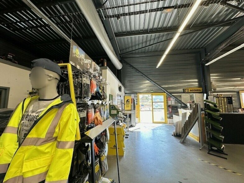 Flex dans Vedène à louer - Photo du bâtiment - Image 2 de 12