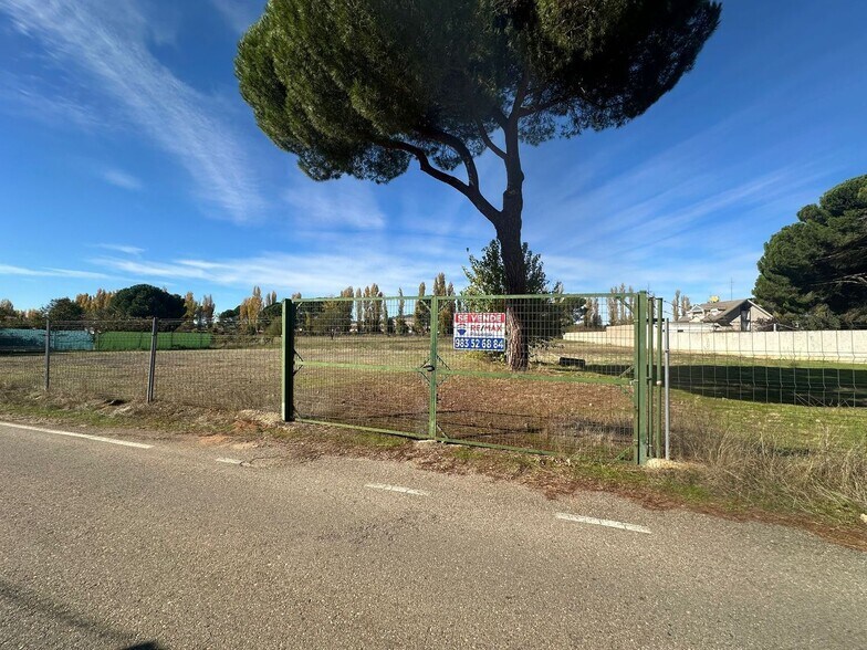 Calle Juan Ramón Jiménez, 19, Simancas, Valladolid à vendre - Photo du bâtiment - Image 3 de 17
