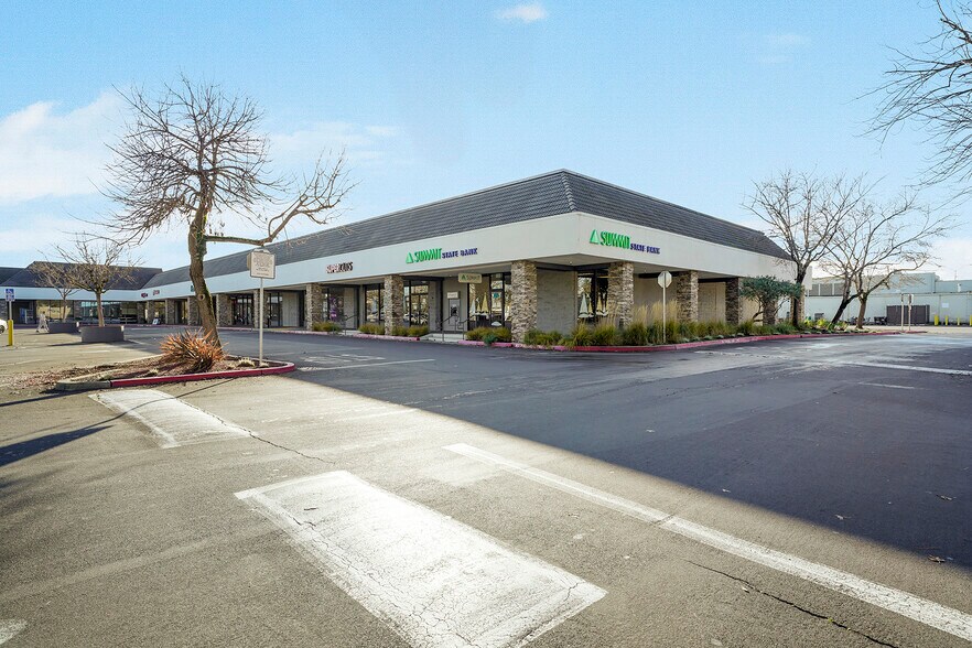 15-190 Raleys Towne Ctr, Rohnert Park, CA à louer - Photo du bâtiment - Image 3 de 4