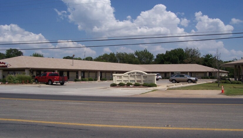 328 W Main St, Azle, TX à louer - Photo du bâtiment - Image 3 de 12