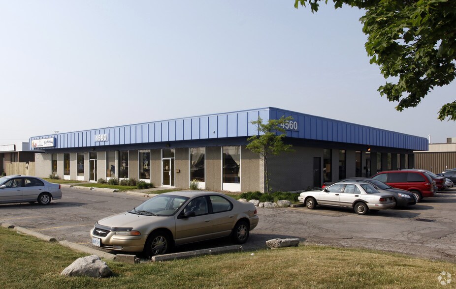 4560 Dixie Rd, Mississauga, ON à vendre - Photo principale - Image 1 de 1